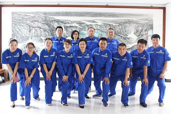 工服合影.jpg 工服合影.jpg