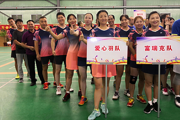 合影2.jpg 合影2.jpg