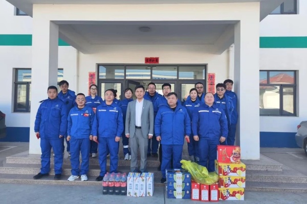 慰问2_副本.jpg 慰问2_副本.jpg